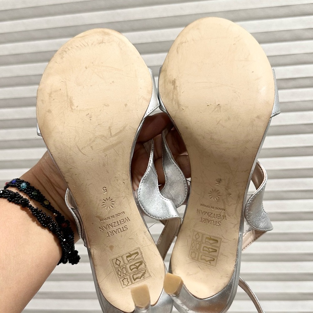 🌹STUART WEITZMAN🌹 Mariposa Silver Leather Sandals Size: 5 - Picture 15 of 16